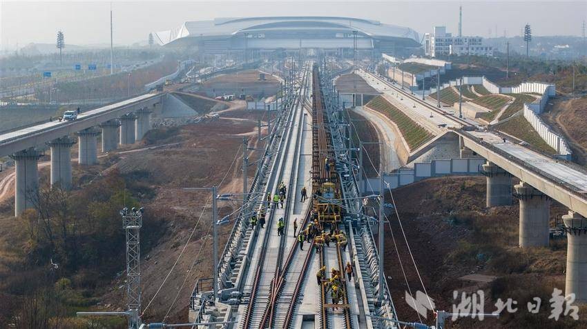 沿江高铁武汉至宜昌段铺轨完成 全线进入通车冲刺阶段 安全监控系统保驾护航